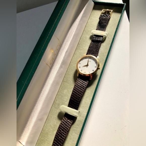 Authentic Vintage Gucci Watch - Picture 3 of 5
